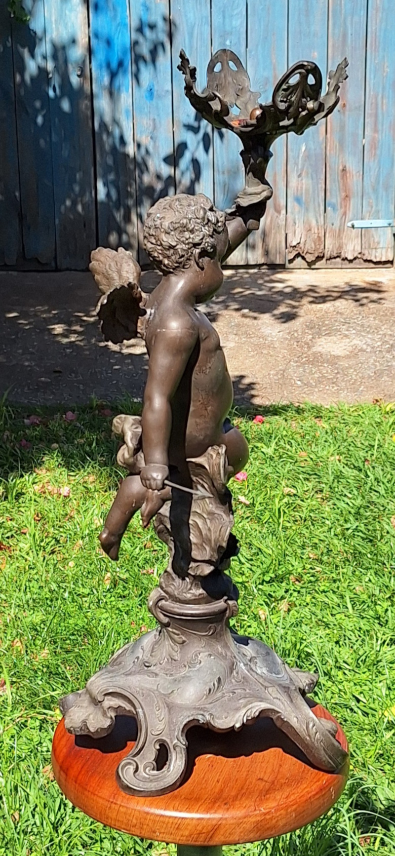 estatua de cupido em estanho 1930 vista lateral direita