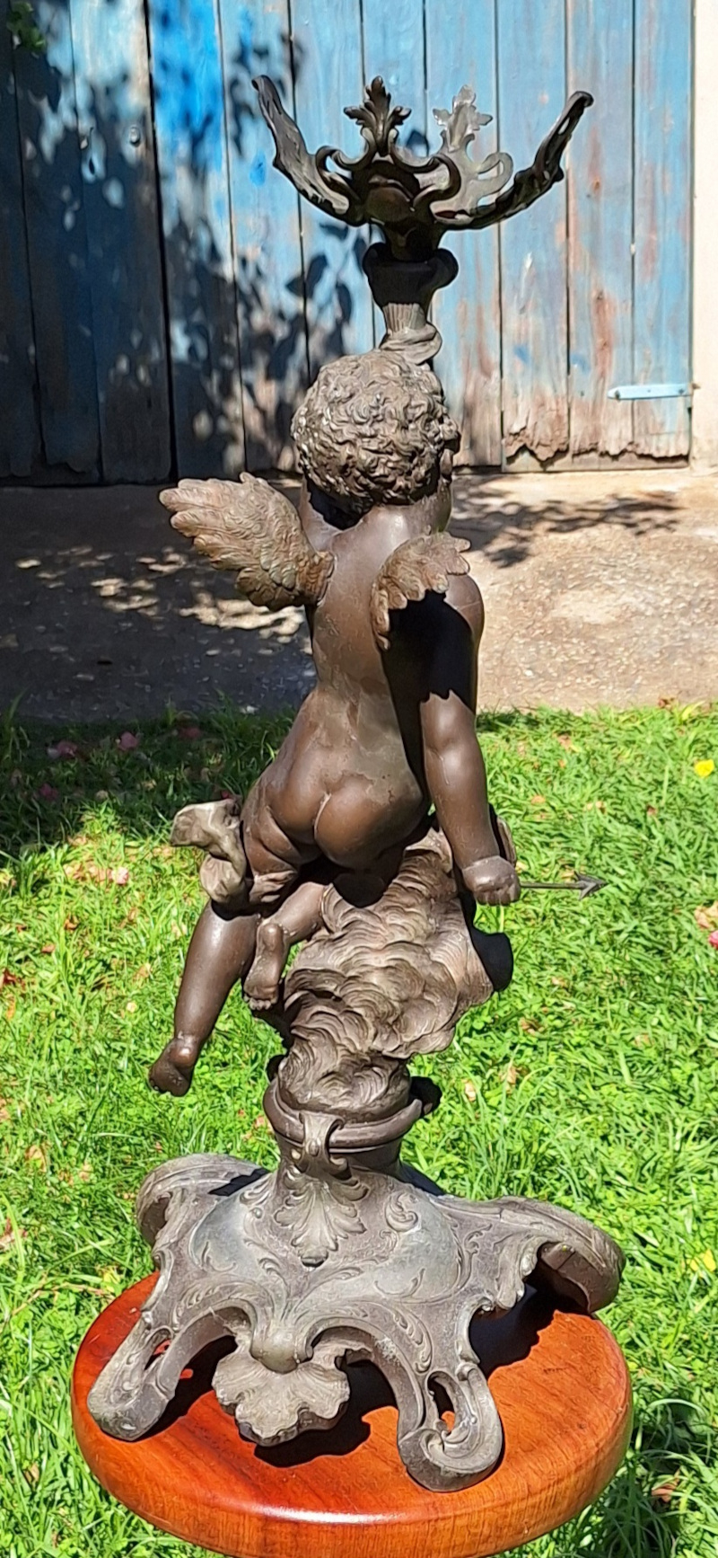 estatua de cupido em estanho 1930 vista posterior 