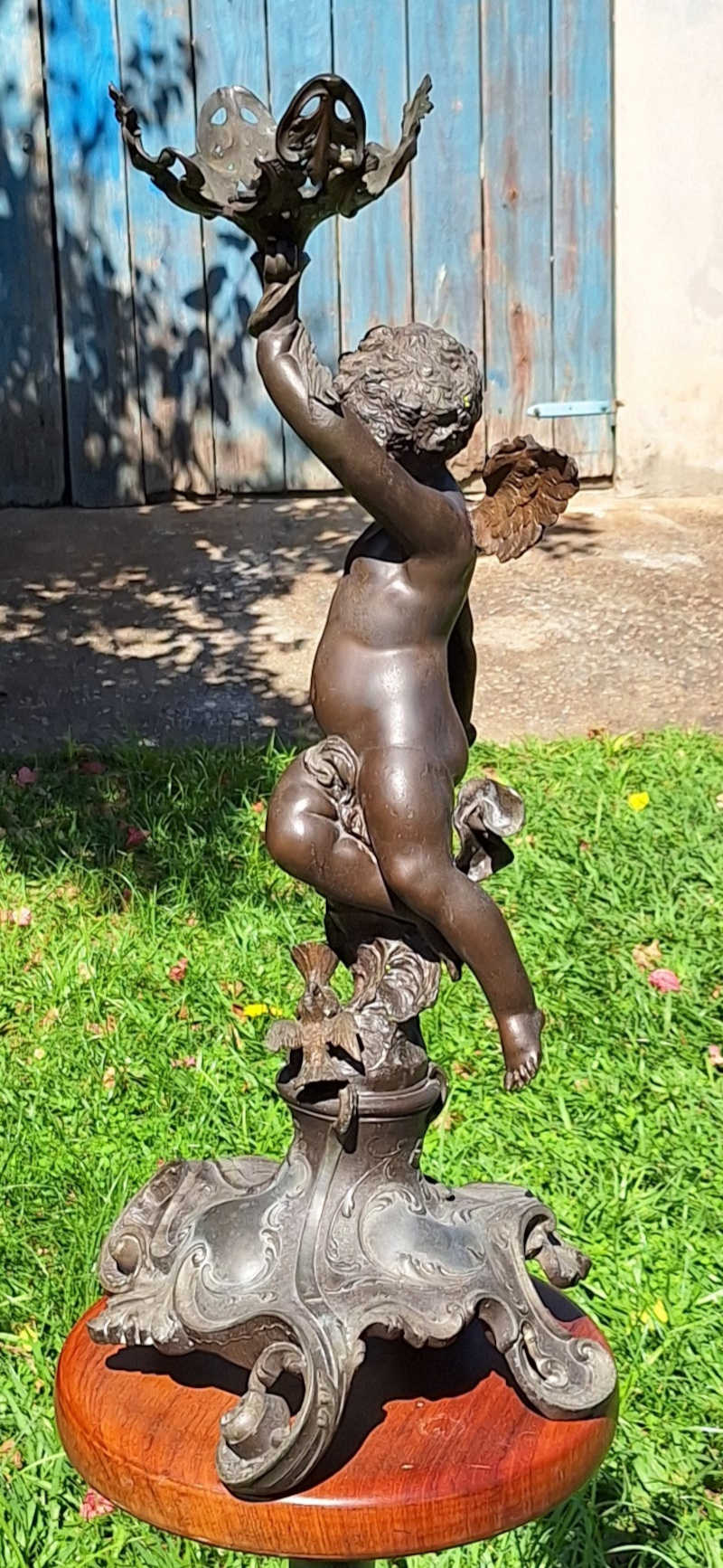 estatua de cupido em estanho 1930 vista lateral bra&ccedil;o restaurado 